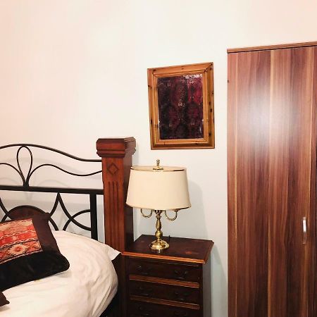 Modern Cosy Room With Private Bathroom Harrow Eksteriør bilde