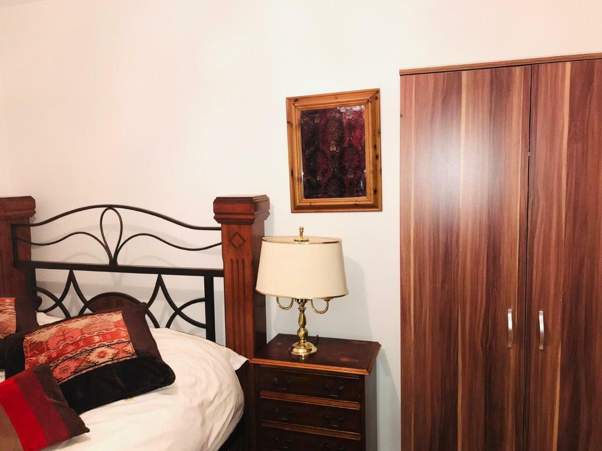 Modern Cosy Room With Private Bathroom Harrow Eksteriør bilde